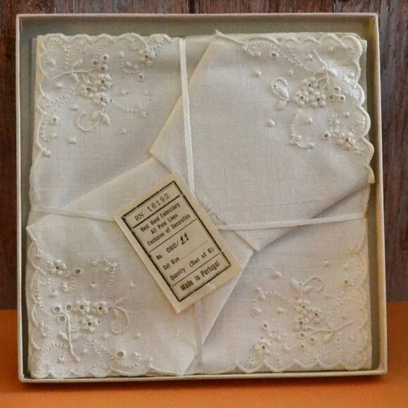 Set Of 6 Vintage Linen Napkins Boxed Never Used Made In Portugal 6 1/2 x 6 1/2